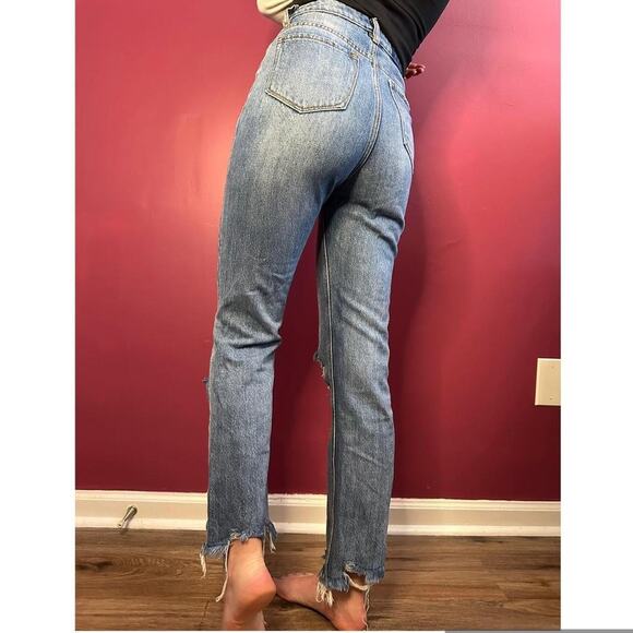 Light Washed Cropped Distressed Jeans - Picture 2 of 3